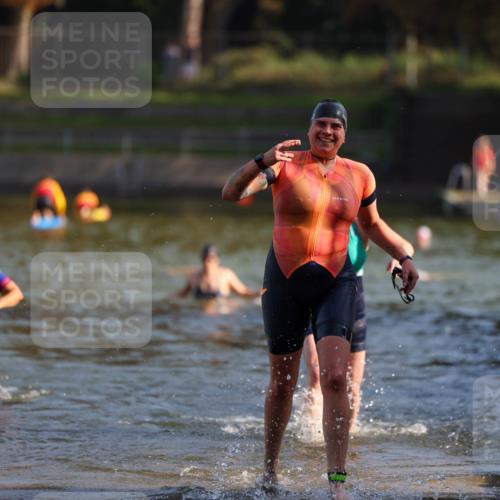 08.09.2024 - Stadtparktriathlon Michael Strokosch http://msf.ph/oto/7028732 08.09.2024 10:17:02 Schwimmen 281, 329, 347 meine-sportfotos.de