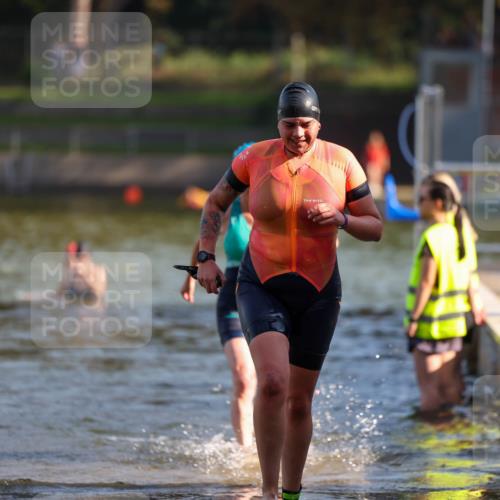 08.09.2024 - Stadtparktriathlon Michael Strokosch http://msf.ph/oto/7028746 08.09.2024 10:17:03 Schwimmen 281, 329, 347 meine-sportfotos.de