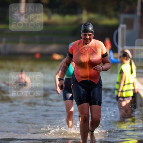 08.09.2024 - Stadtparktriathlon Michael Strokosch http://msf.ph/oto/7028749 08.09.2024 10:17:03 Schwimmen 281, 329, 347 meine-sportfotos.de