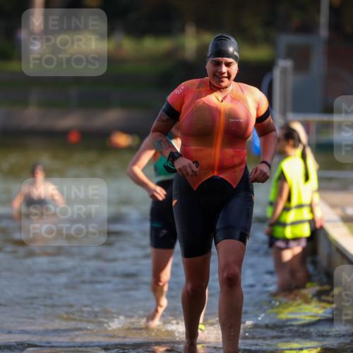 08.09.2024 - Stadtparktriathlon Michael Strokosch http://msf.ph/oto/7028753 08.09.2024 10:17:04 Schwimmen 281, 329, 347 meine-sportfotos.de