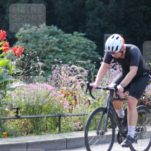 08.09.2024 - Stadtparktriathlon Zöllner http://msf.ph/oto/7028806 08.09.2024 11:04:20 Radfahren 375, 414, 454, 457, 459, 480, 483, 546 meine-sportfotos.de