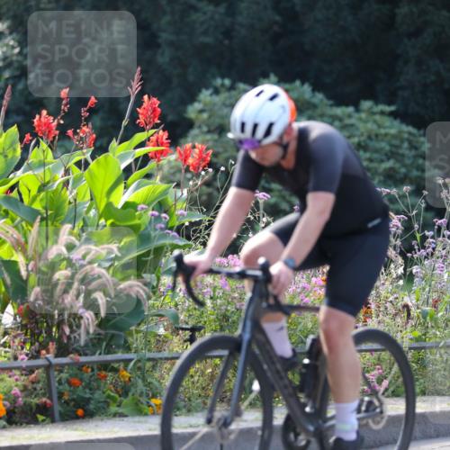 08.09.2024 - Stadtparktriathlon Zöllner http://msf.ph/oto/7028809 08.09.2024 11:04:20 Radfahren 375, 414, 454, 457, 459, 480, 483, 546 meine-sportfotos.de