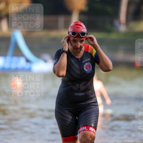 08.09.2024 - Stadtparktriathlon Michael Strokosch http://msf.ph/oto/7028831 08.09.2024 10:17:13 Schwimmen 329, 362 meine-sportfotos.de