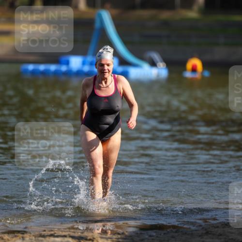 08.09.2024 - Stadtparktriathlon Michael Strokosch http://msf.ph/oto/7028922 08.09.2024 10:17:44 Schwimmen 327, 364 meine-sportfotos.de