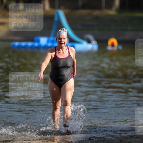 08.09.2024 - Stadtparktriathlon Michael Strokosch http://msf.ph/oto/7028928 08.09.2024 10:17:44 Schwimmen 327, 364 meine-sportfotos.de