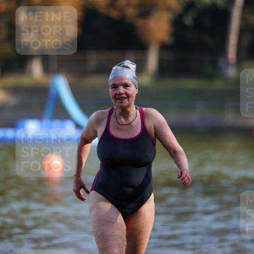 08.09.2024 - Stadtparktriathlon Michael Strokosch http://msf.ph/oto/7028949 08.09.2024 10:17:49 Schwimmen 327 meine-sportfotos.de