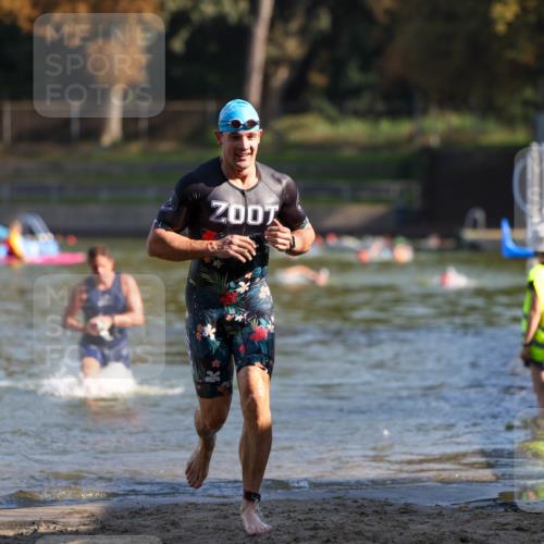 08.09.2024 - Stadtparktriathlon Michael Strokosch http://msf.ph/oto/7029061 08.09.2024 10:30:28 Schwimmen 373, 386 meine-sportfotos.de