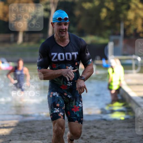 08.09.2024 - Stadtparktriathlon Michael Strokosch http://msf.ph/oto/7029075 08.09.2024 10:30:30 Schwimmen 373, 386 meine-sportfotos.de