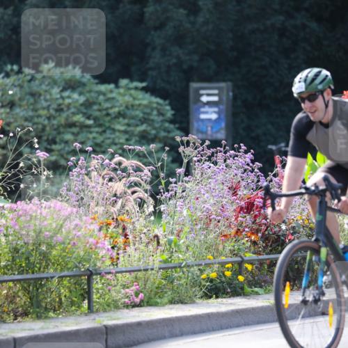08.09.2024 - Stadtparktriathlon Zöllner http://msf.ph/oto/7029117 08.09.2024 11:06:10 Radfahren 394, 430, 452, 471, 533 meine-sportfotos.de