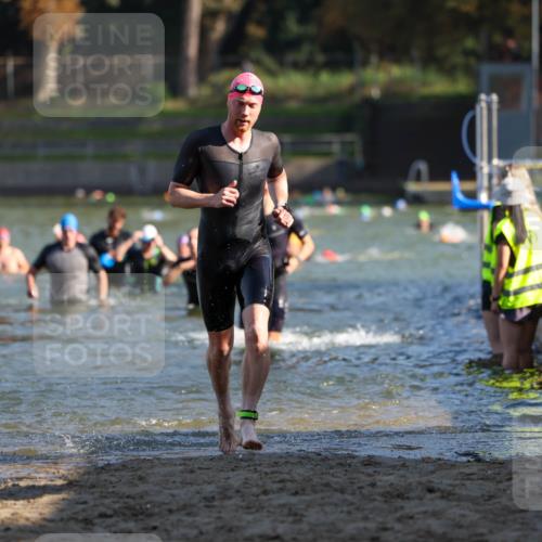 08.09.2024 - Stadtparktriathlon Michael Strokosch http://msf.ph/oto/7029262 08.09.2024 10:32:01 Schwimmen 387, 423, 457 meine-sportfotos.de
