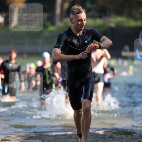 08.09.2024 - Stadtparktriathlon Michael Strokosch http://msf.ph/oto/7029305 08.09.2024 10:32:12 Schwimmen 368, 387, 394, 398, 412, 423, 424, 430, 437, 440, 452, 453 meine-sportfotos.de