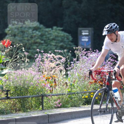 08.09.2024 - Stadtparktriathlon Zöllner http://msf.ph/oto/7029439 08.09.2024 11:08:51 Radfahren 366, 380, 385, 821 meine-sportfotos.de