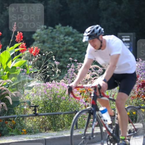 08.09.2024 - Stadtparktriathlon Zöllner http://msf.ph/oto/7029441 08.09.2024 11:08:52 Radfahren 366, 380, 385, 821 meine-sportfotos.de