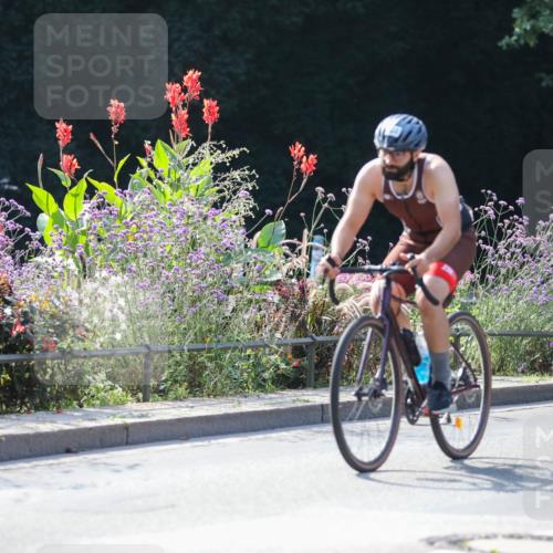 08.09.2024 - Stadtparktriathlon Zöllner http://msf.ph/oto/7029486 08.09.2024 11:09:16 Radfahren 372, 422, 472, 478, 535 meine-sportfotos.de