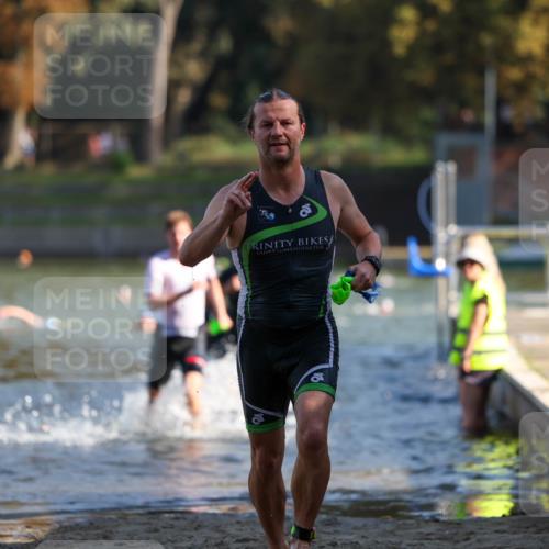 08.09.2024 - Stadtparktriathlon Michael Strokosch http://msf.ph/oto/7029496 08.09.2024 10:32:44 Schwimmen 382, 390, 396 meine-sportfotos.de