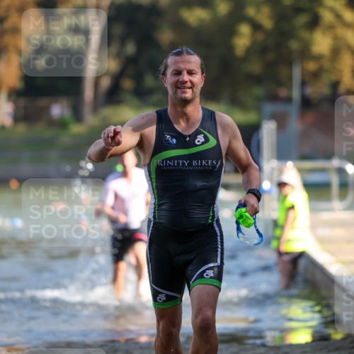08.09.2024 - Stadtparktriathlon Michael Strokosch http://msf.ph/oto/7029508 08.09.2024 10:32:45 Schwimmen 382, 390, 396 meine-sportfotos.de