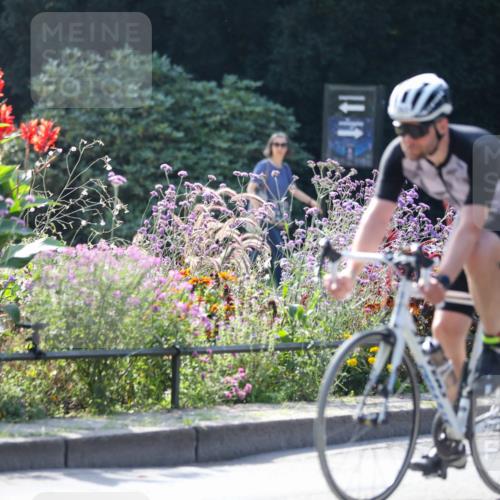 08.09.2024 - Stadtparktriathlon Zöllner http://msf.ph/oto/7029509 08.09.2024 11:09:31 Radfahren 393, 445, 458, 479, 484, 493, 537, 550 meine-sportfotos.de