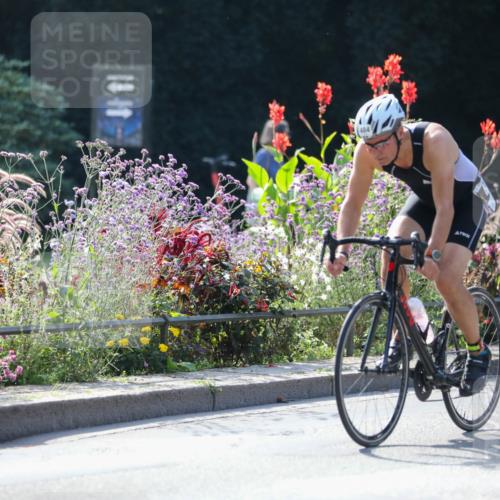 08.09.2024 - Stadtparktriathlon Zöllner http://msf.ph/oto/7029516 08.09.2024 11:09:33 Radfahren 393, 445, 458, 479, 484, 493, 537 meine-sportfotos.de