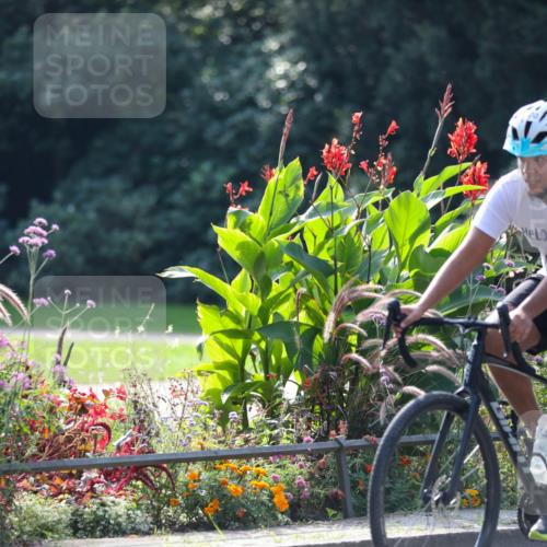 08.09.2024 - Stadtparktriathlon Zöllner http://msf.ph/oto/7029559 08.09.2024 11:10:06 Radfahren 400, 406, 411, 432, 439, 465, 468 meine-sportfotos.de