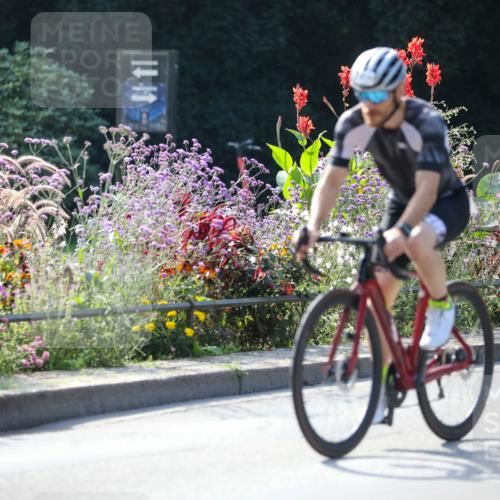 08.09.2024 - Stadtparktriathlon Zöllner http://msf.ph/oto/7029604 08.09.2024 11:10:13 Radfahren 411, 432, 439, 465, 468, 536 meine-sportfotos.de