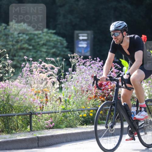 08.09.2024 - Stadtparktriathlon Zöllner http://msf.ph/oto/7029675 08.09.2024 11:11:20 Radfahren 480, 481, 482, 483, 504 meine-sportfotos.de
