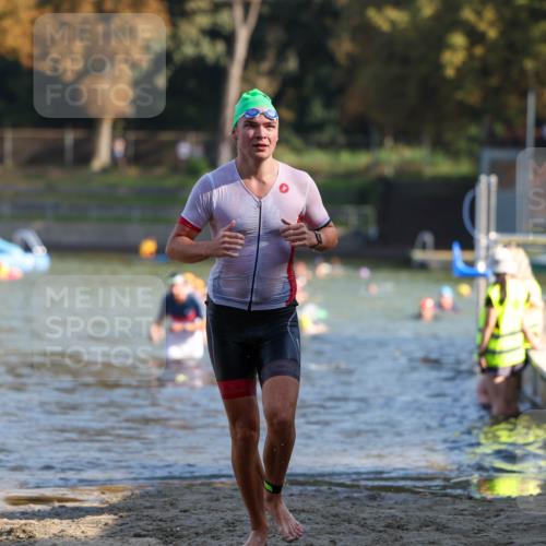 08.09.2024 - Stadtparktriathlon Michael Strokosch http://msf.ph/oto/7029693 08.09.2024 10:33:25 Schwimmen 405, 413, 434 meine-sportfotos.de
