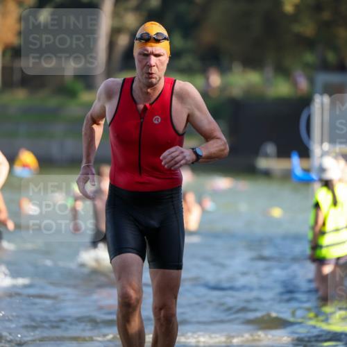 08.09.2024 - Stadtparktriathlon Michael Strokosch http://msf.ph/oto/7029752 08.09.2024 10:33:44 Schwimmen 380, 392, 402, 417, 419, 426 meine-sportfotos.de