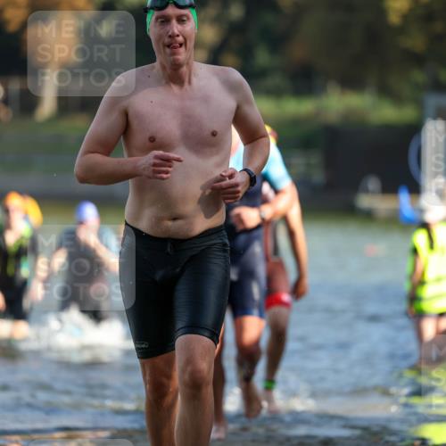 08.09.2024 - Stadtparktriathlon Michael Strokosch http://msf.ph/oto/7029929 08.09.2024 10:34:19 Schwimmen 366, 376, 422, 444, 446 meine-sportfotos.de