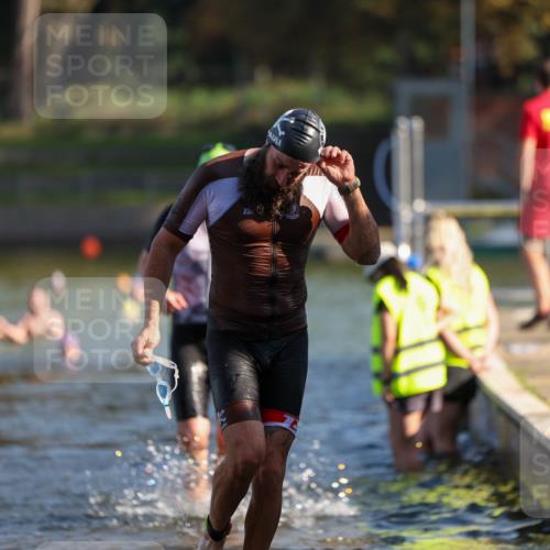 08.09.2024 - Stadtparktriathlon Michael Strokosch http://msf.ph/oto/7029994 08.09.2024 10:34:31 Schwimmen 393, 399 meine-sportfotos.de