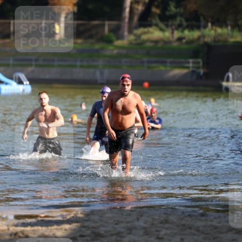08.09.2024 - Stadtparktriathlon Michael Strokosch http://msf.ph/oto/7030026 08.09.2024 10:34:46 Schwimmen 400, 406, 445 meine-sportfotos.de