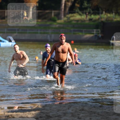 08.09.2024 - Stadtparktriathlon Michael Strokosch http://msf.ph/oto/7030028 08.09.2024 10:34:46 Schwimmen 400, 406, 445 meine-sportfotos.de