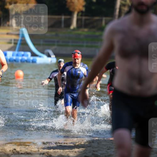 08.09.2024 - Stadtparktriathlon Michael Strokosch http://msf.ph/oto/7030086 08.09.2024 10:35:03 Schwimmen 383, 411, 429, 442, 460 meine-sportfotos.de