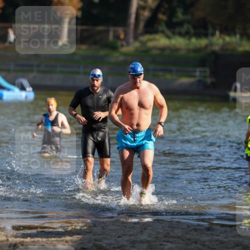 08.09.2024 - Stadtparktriathlon Michael Strokosch http://msf.ph/oto/7030148 08.09.2024 10:35:25 Schwimmen 385, 415, 420, 458 meine-sportfotos.de