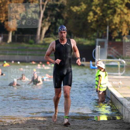 08.09.2024 - Stadtparktriathlon Michael Strokosch http://msf.ph/oto/7030595 08.09.2024 10:51:38 Schwimmen 493, 499 meine-sportfotos.de