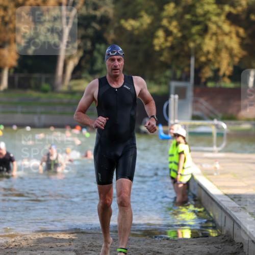 08.09.2024 - Stadtparktriathlon Michael Strokosch http://msf.ph/oto/7030602 08.09.2024 10:51:39 Schwimmen 493, 499, 546 meine-sportfotos.de