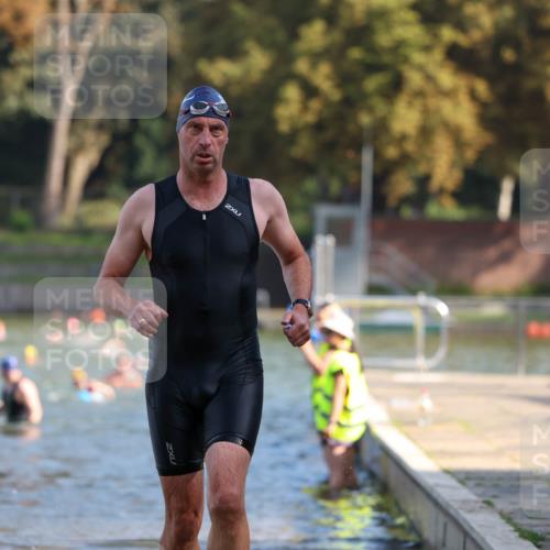 08.09.2024 - Stadtparktriathlon Michael Strokosch http://msf.ph/oto/7030607 08.09.2024 10:51:40 Schwimmen 493, 499, 546 meine-sportfotos.de