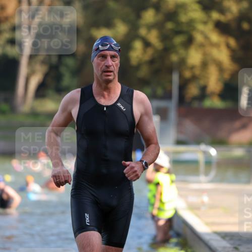 08.09.2024 - Stadtparktriathlon Michael Strokosch http://msf.ph/oto/7030610 08.09.2024 10:51:40 Schwimmen 493, 499, 546 meine-sportfotos.de
