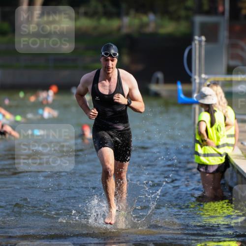 08.09.2024 - Stadtparktriathlon Michael Strokosch http://msf.ph/oto/7030776 08.09.2024 10:52:25 Schwimmen 504, 533 meine-sportfotos.de