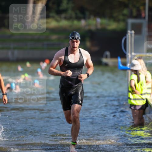 08.09.2024 - Stadtparktriathlon Michael Strokosch http://msf.ph/oto/7030780 08.09.2024 10:52:26 Schwimmen 504, 533 meine-sportfotos.de