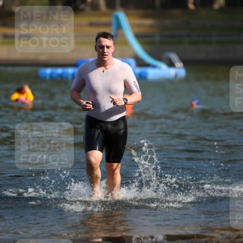 08.09.2024 - Stadtparktriathlon Michael Strokosch http://msf.ph/oto/7031017 08.09.2024 10:53:17 Schwimmen 487, 501, 524 meine-sportfotos.de
