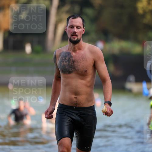 08.09.2024 - Stadtparktriathlon Michael Strokosch http://msf.ph/oto/7031071 08.09.2024 10:53:29 Schwimmen 498, 501 meine-sportfotos.de