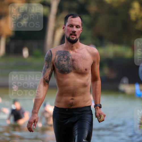 08.09.2024 - Stadtparktriathlon Michael Strokosch http://msf.ph/oto/7031076 08.09.2024 10:53:30 Schwimmen 498, 501 meine-sportfotos.de