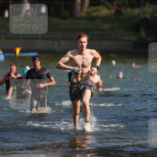 08.09.2024 - Stadtparktriathlon Michael Strokosch http://msf.ph/oto/7031089 08.09.2024 10:53:38 Schwimmen 475, 495, 498, 547, 554 meine-sportfotos.de