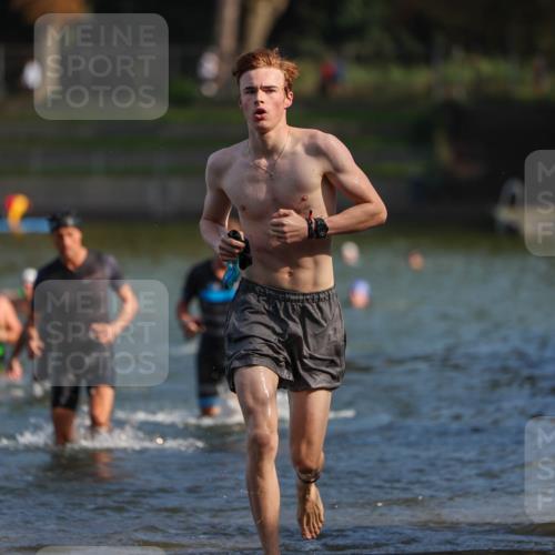 08.09.2024 - Stadtparktriathlon Michael Strokosch http://msf.ph/oto/7031111 08.09.2024 10:53:40 Schwimmen 475, 495, 498, 547, 554 meine-sportfotos.de