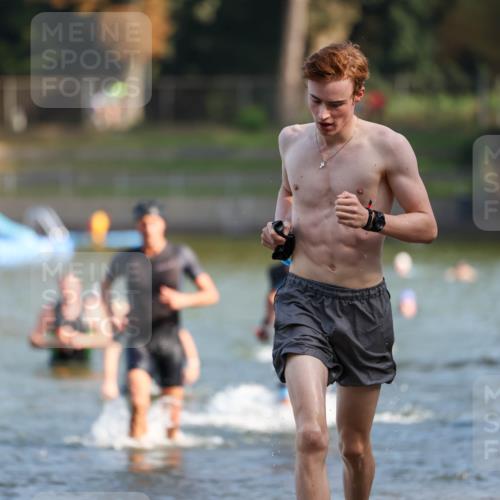 08.09.2024 - Stadtparktriathlon Michael Strokosch http://msf.ph/oto/7031116 08.09.2024 10:53:41 Schwimmen 475, 495, 498, 547, 554 meine-sportfotos.de
