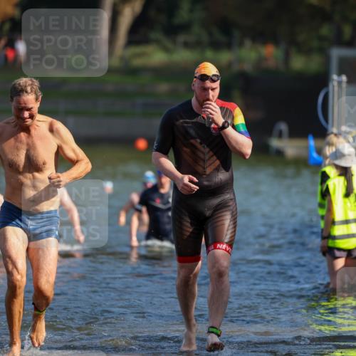 08.09.2024 - Stadtparktriathlon Michael Strokosch http://msf.ph/oto/7031227 08.09.2024 10:54:03 Schwimmen 463, 490, 506, 542, 562 meine-sportfotos.de