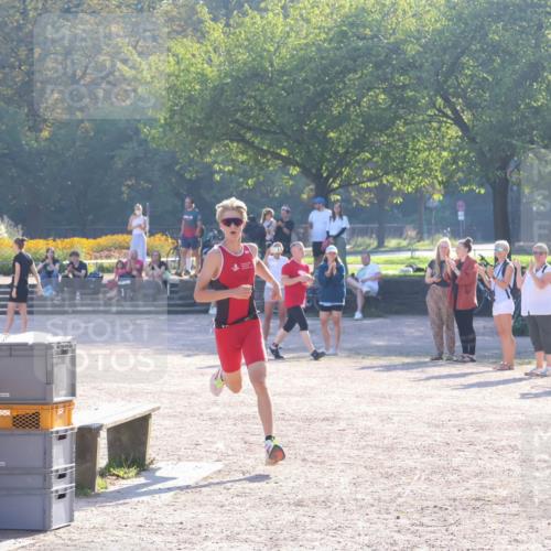 08.09.2024 - Stadtparktriathlon Luisa Fischer http://msf.ph/oto/7031310 08.09.2024 09:33:42 Ziel 8 meine-sportfotos.de