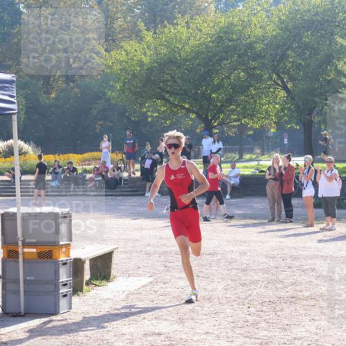 08.09.2024 - Stadtparktriathlon Luisa Fischer http://msf.ph/oto/7031312 08.09.2024 09:33:42 Ziel 8 meine-sportfotos.de