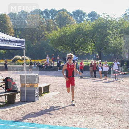 08.09.2024 - Stadtparktriathlon Luisa Fischer http://msf.ph/oto/7031314 08.09.2024 09:33:43 Ziel 8 meine-sportfotos.de