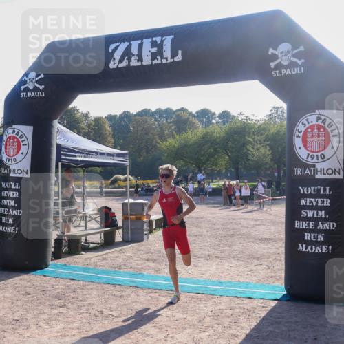 08.09.2024 - Stadtparktriathlon Luisa Fischer http://msf.ph/oto/7031322 08.09.2024 09:33:44 Ziel 8 meine-sportfotos.de